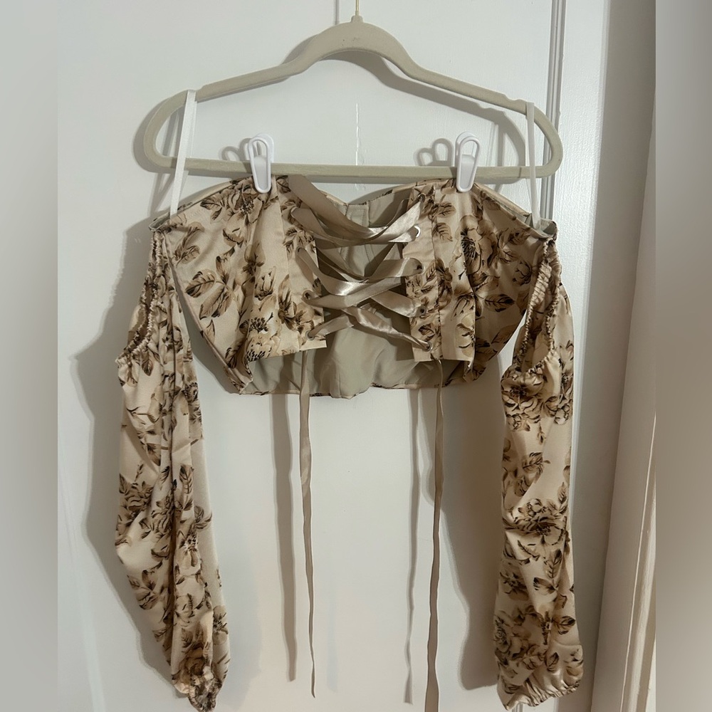SHEIN Floral Off-Shoulder Blouse Bundle- Black and Cream - Picture 4 of 9